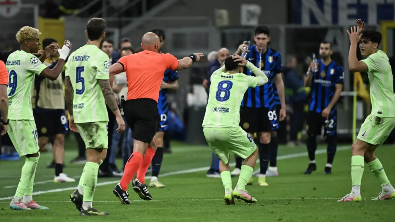 Usai Dituding Berat Sebelah, Wasit Marciniak Balas Protes Keras Barcelona: Saya Siap Hadapi Apa pun